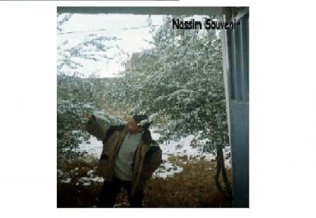 moi a cot&egrave; de ma maison